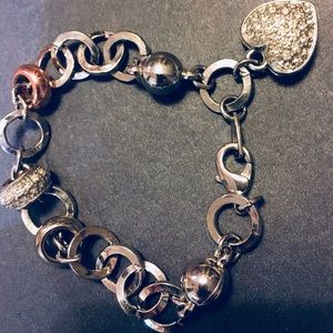 Beautiful bracelet w crystal heart & stations